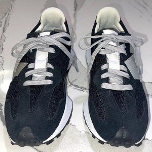 New Balance Black and White Sneakers WOMENS 10 Like NEW condition!!